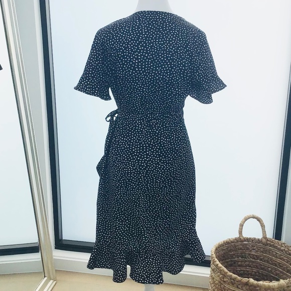 VERO MODA size M short sleeved mini wrap dress, black with white dots - Picture 10 of 11